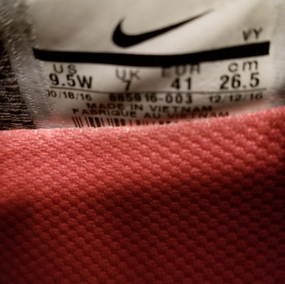 Nike's - Picture 3 of 3